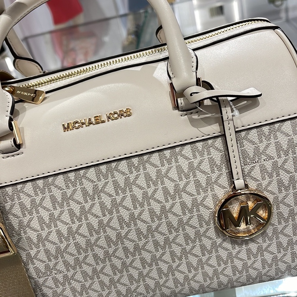 Michael Kors med Duffel Travel - Leather/Coated
35S2GTFU2B
Light Cream Multi
NWT - Picture 6 of 16